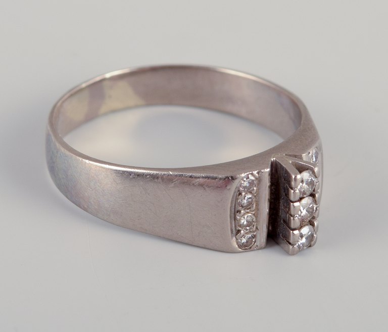 Swedish goldsmith. Ring in 18 karat white gold adorned with eleven diamonds.