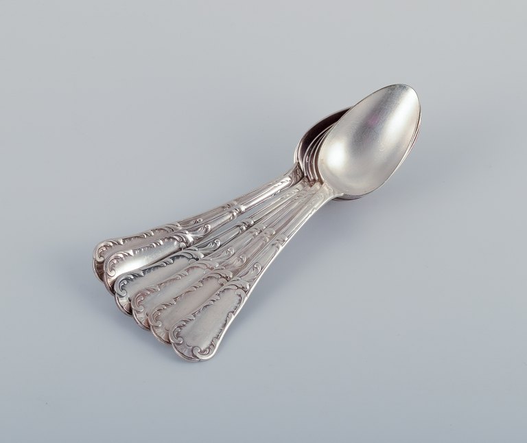 Christofle, France. A set of six dinner spoons in plated silver.