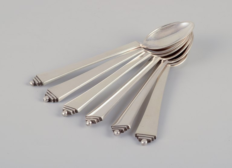 Georg Jensen Pyramid.
Six teaspoons in sterling silver.