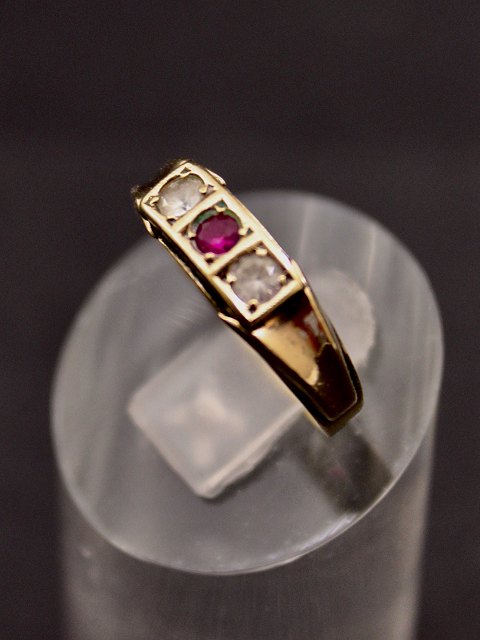 8 carat gold ring with amethyst and zircons