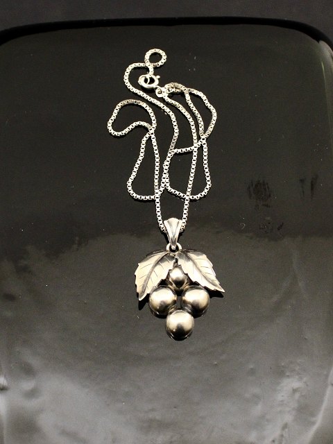 830 silver grape pendant