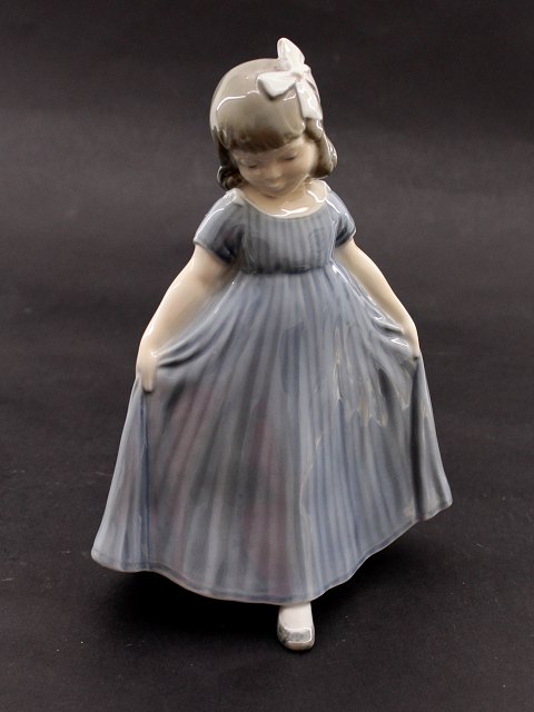 Royal Copenhagen dancing girl 2444