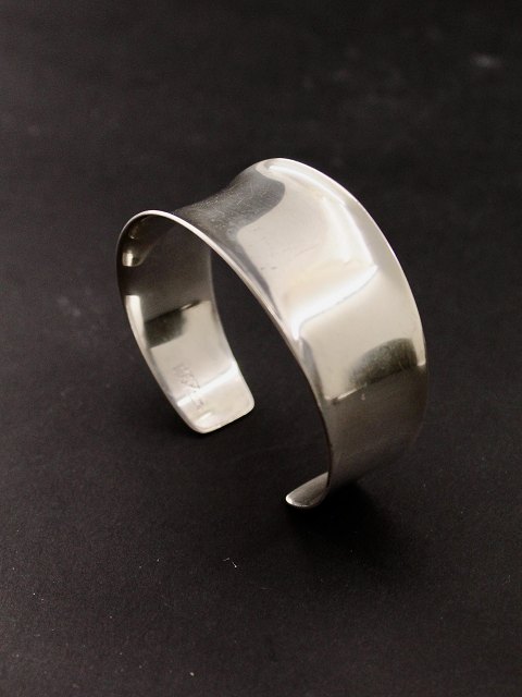 N E From sterling silver bangle