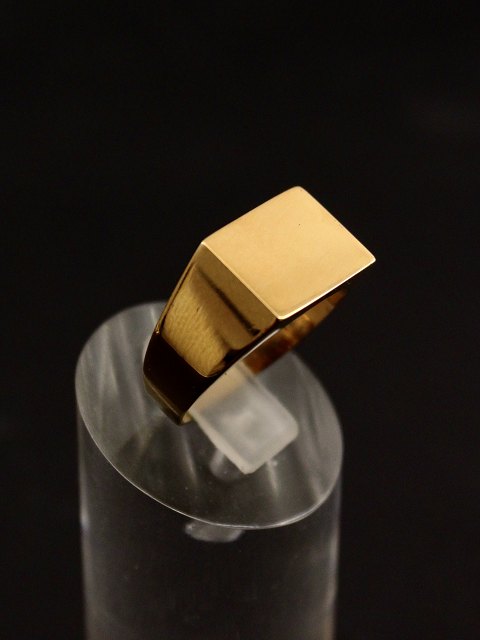 8 carat gold ring