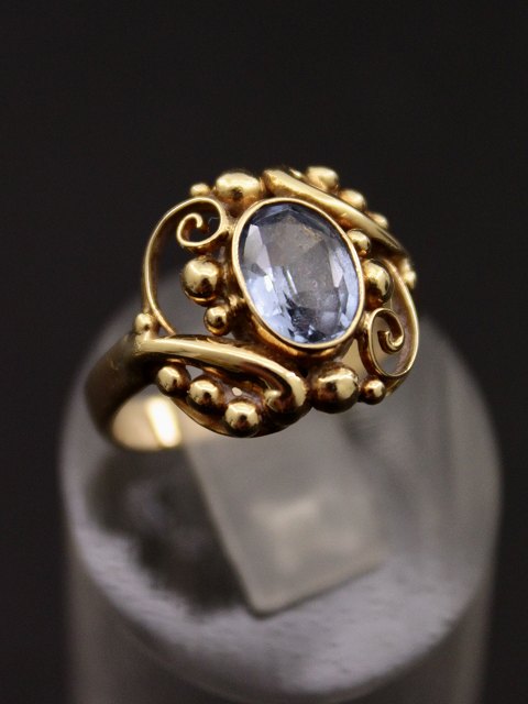 14 carat vintage gold ring with aquamarine