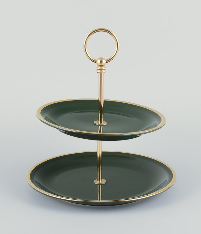 Pillivuyt, France. Cake stand/etagère in porcelain.
“Green Bistro”.