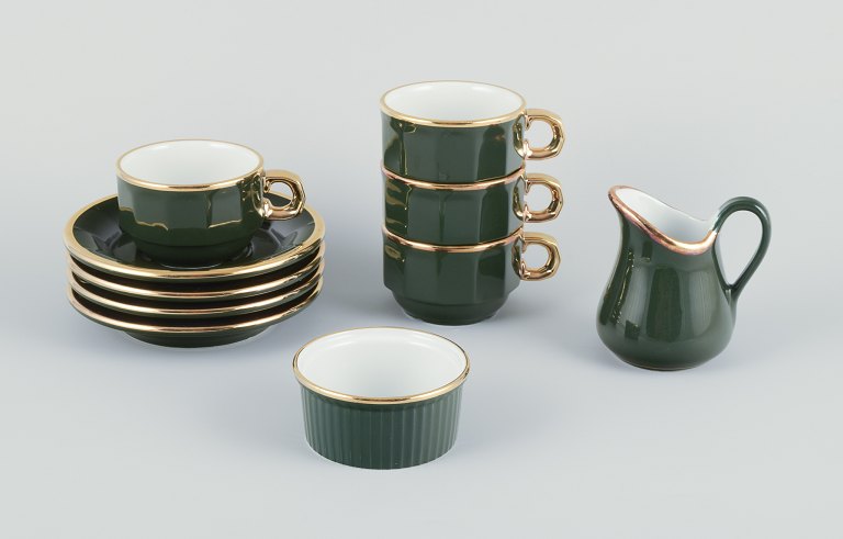 Pillivuyt, France. Four pairs of coffee cups with saucers, creamer and sugar 
bowl.
“Green Bistro” porcelain.