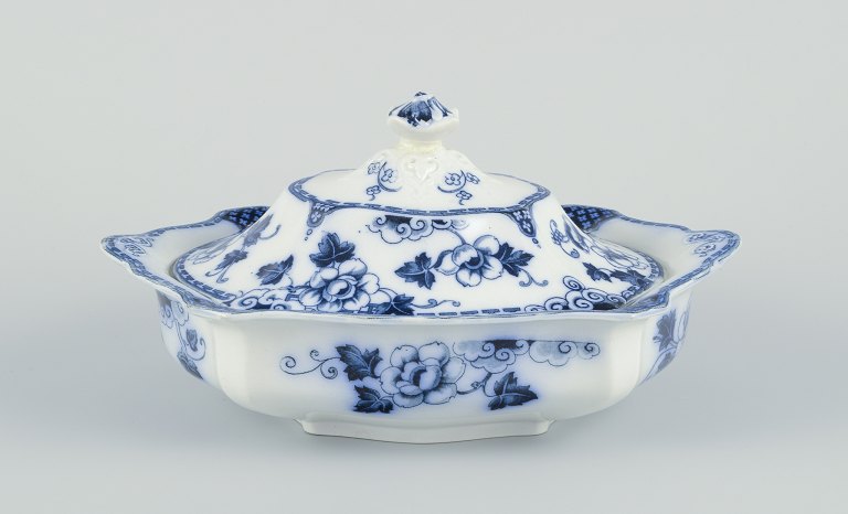 Albion Pottery, England. 
Antique faience “Kioto” lidded tureen.