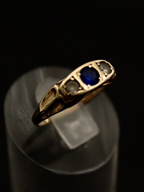 8 carat gold ring