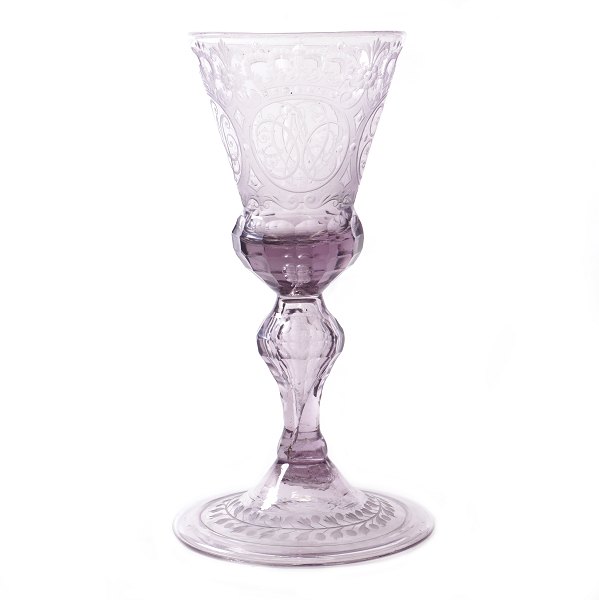 Norwegian Glass goblet by Nøstetangen circa 1752 with the crowned monograms of 
the princesses Charlotte Amalie, Sophie Magdalene, Wilhelmine Caroline and 
Louise. H: 21cm