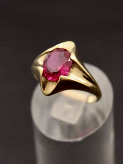 14 carat gold ring with amethyst