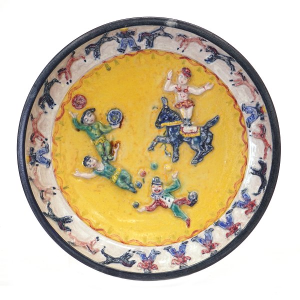 Stoneware plate by Bode Willumsen, 1895-1987, with circus artists. Signed and 
dated 1945. D: 32,5cm