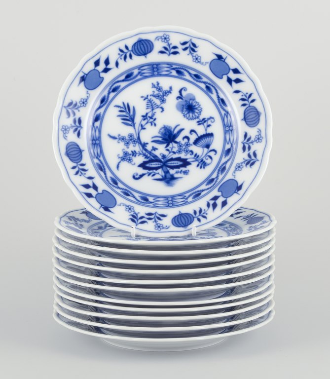 Bavaria, Germany.
A set of twelve porcelain plates, Blue Onion pattern.