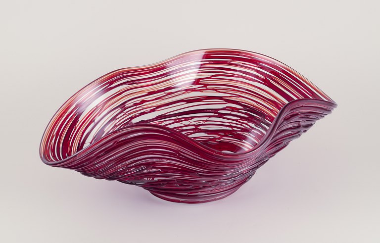 Enrico Cammozzo, Vetro Artistico Murano, Italy.
Colossal unique table bowl made of glass.