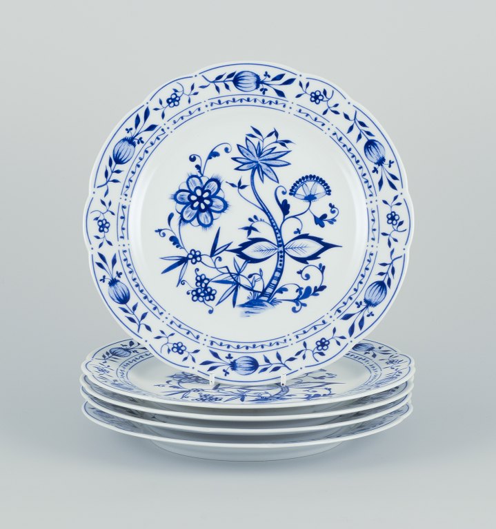 Kahla, Germany.
A set of five lunch plates in porcelain.