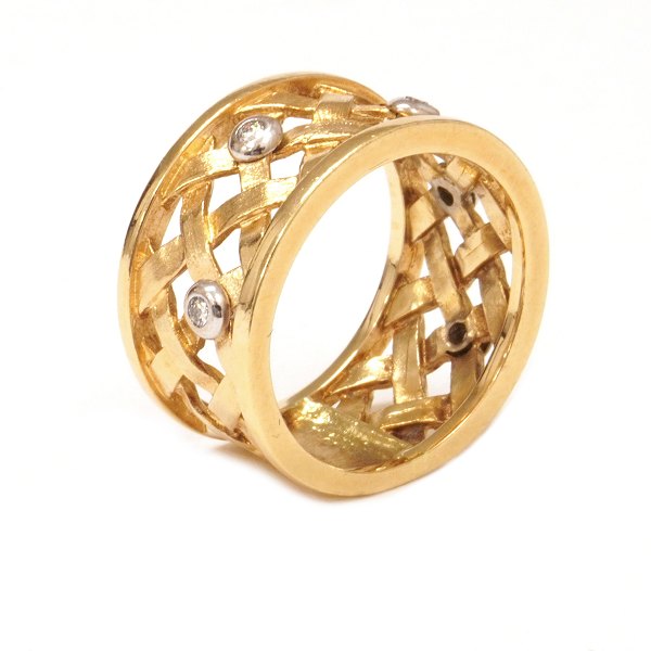 Ole Lynggaard Copenhagen 14kt gold ring with five diamonds. Width: 11mm. 
Ringsize: 54