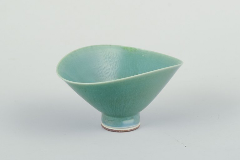 Berndt Friberg for Gustavsberg. Small bowl. Sweden, mid-20th century.
