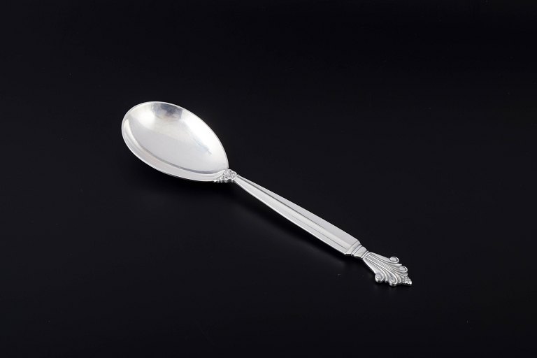 Georg Jensen
Jam spoon in the “Acanthus” pattern.
Sterling silver.