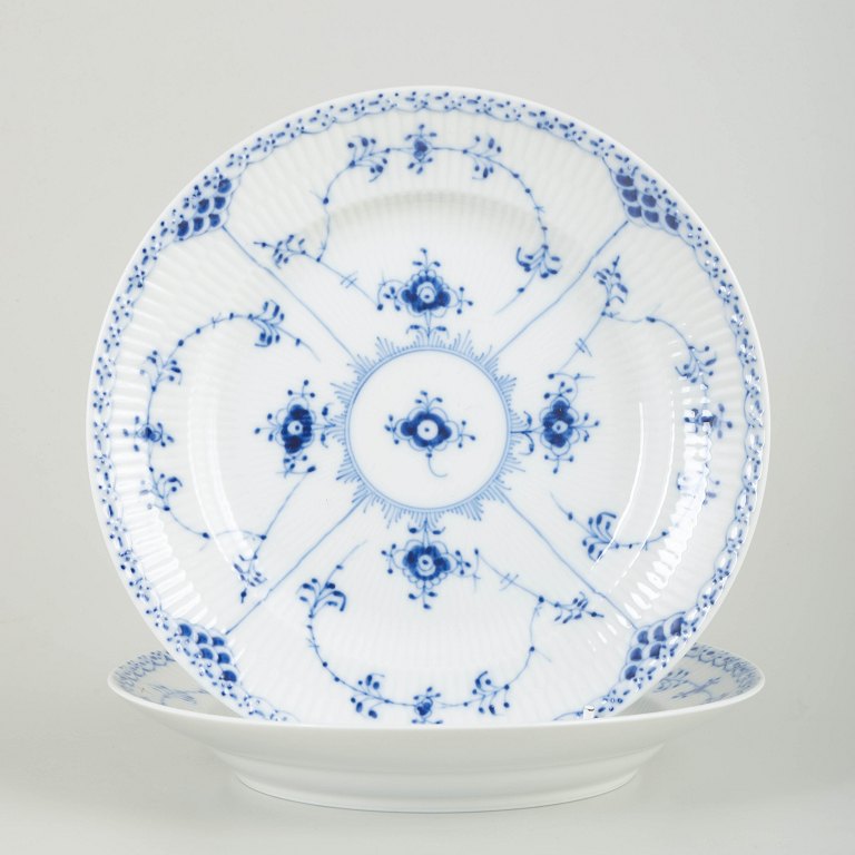 Royal Copenhagen
Two lunch plates, model 1/572.