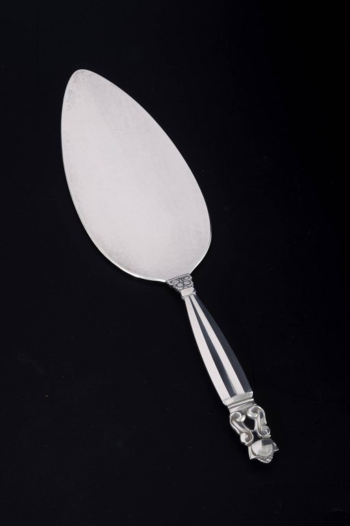 Georg Jensen
Sandwich server, “Acorn / Konge”.
Sterling silver, after 1944.