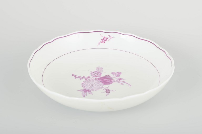 Meissen, Germany
Round bowl, 1930s.