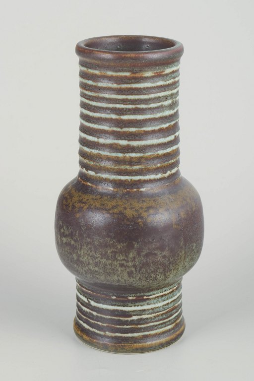 Gunnar Nylund for Rörstrand
Vase from the Igloo series, 1960s.