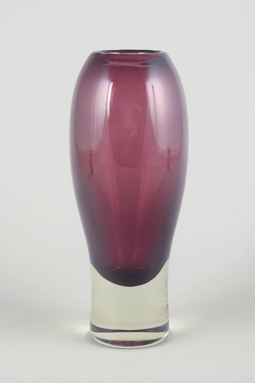 Aimo Okkolin for Riihimäen Lasi
"Nimipäivä" artglass vase, 1960s.