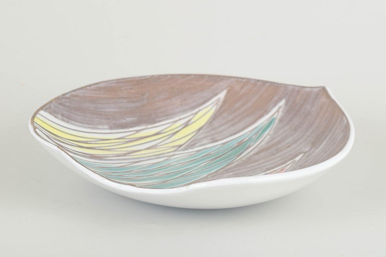 Upsala Ekeby, Mari Simmulson
Bowl, model 4412, 1950/60s.