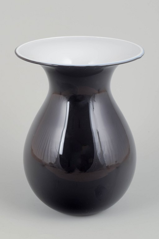 Peter Svarrer for HolmegaardVase “Shape”, late 20th century.