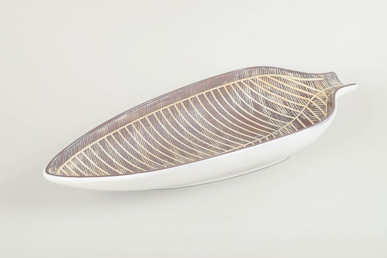 Mari Simmulson for Upsala EkebyLarge dish (model 4272), 1960s.