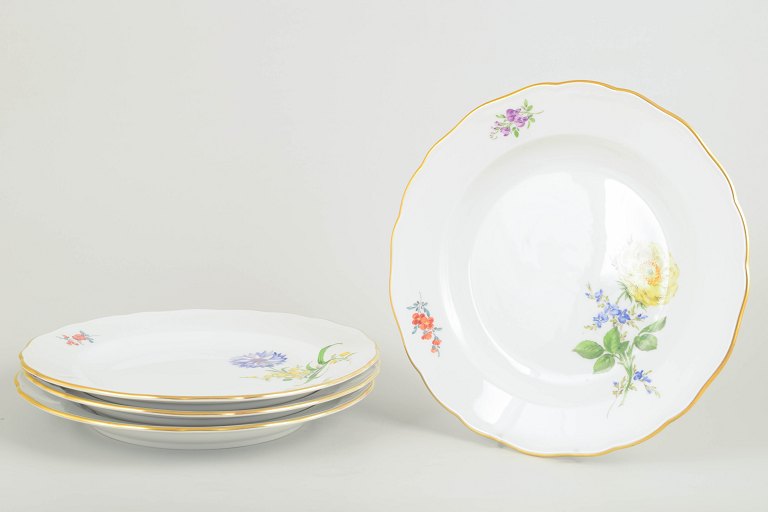 Meissen
Four dinner plates, late 19th century.