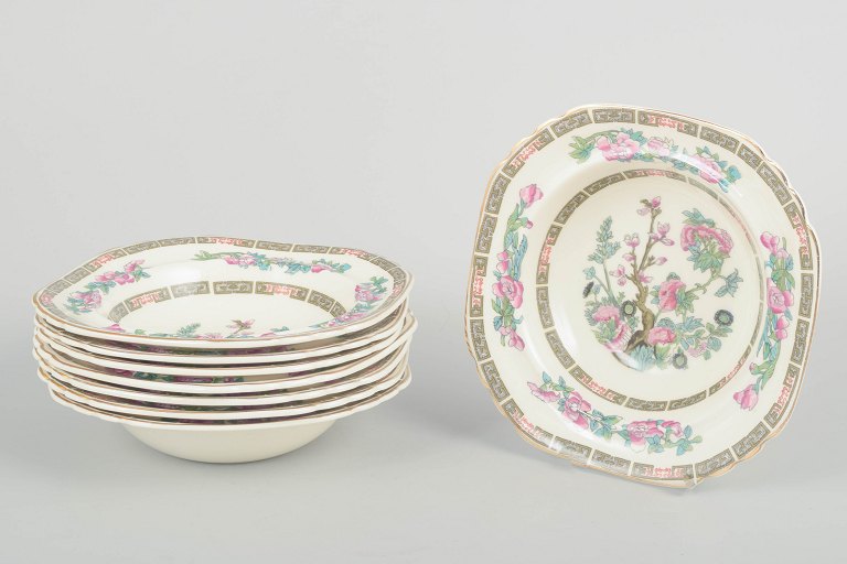 Wedgwood & Co, England
8 small deep plates, Chinese style.