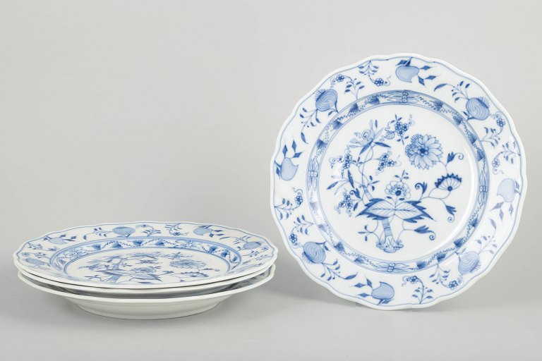 Meissen Blue Onion4 dinner plates, early 20th century.
