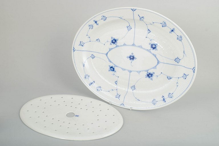 Royal Copenhagen, Blue Fluted Plain fish strainer with tray.