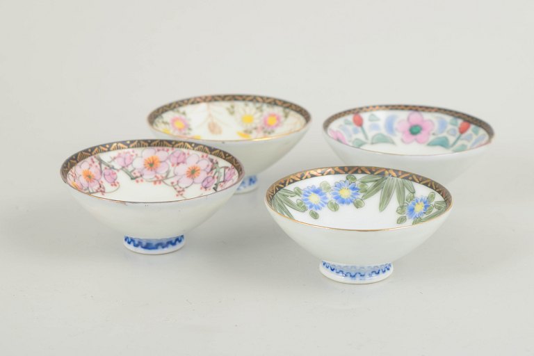 Set of 4 small Chinese porcelain bowls, hand decorated.