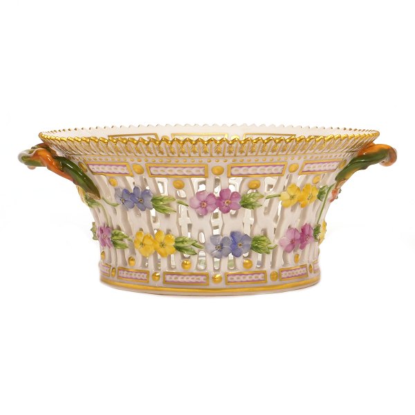 Flora Danica fruit bowl 3532 by Royal Copenhagen. H: 8,5cm. D: 18,5cm