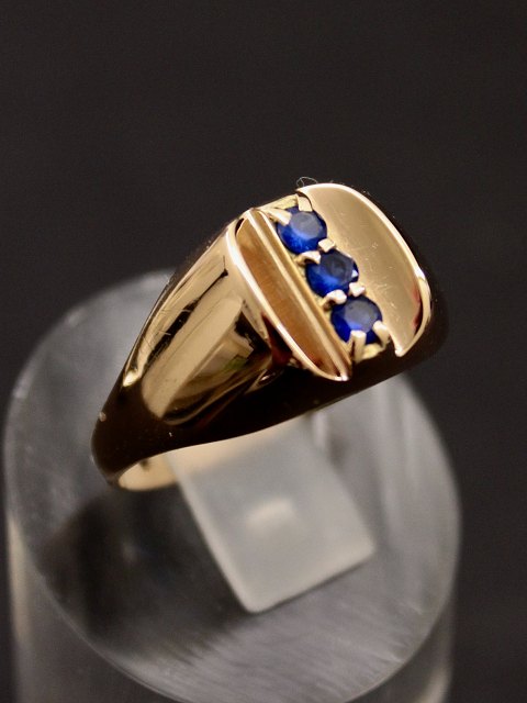 14 carat gold ring with blue topazes