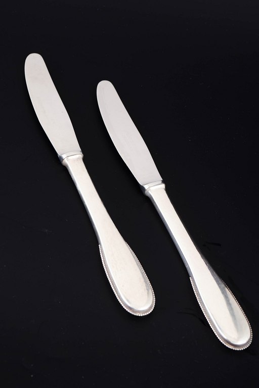 Evald Nielsen, two dinner knives. Model number 14. 