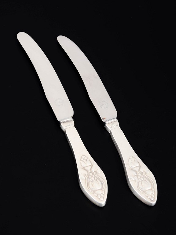 Georg Jensen, two fruit knives, Fuchsia.
