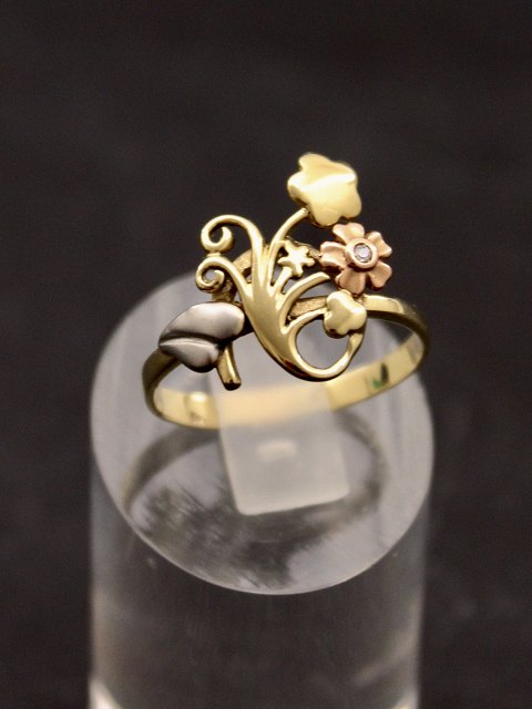14 carat gold ring