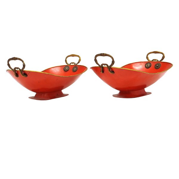 Pair of red decorated metal baskets. Denmark circa 1840. H: 12cm. L: 26cm
