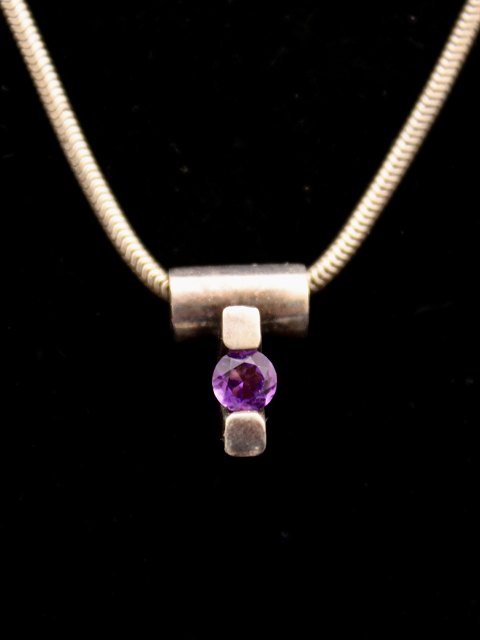 Sterling silver pendant with amethyst