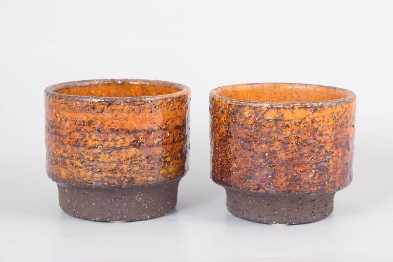 Hegnetslund, set of two stoneware plant pots.