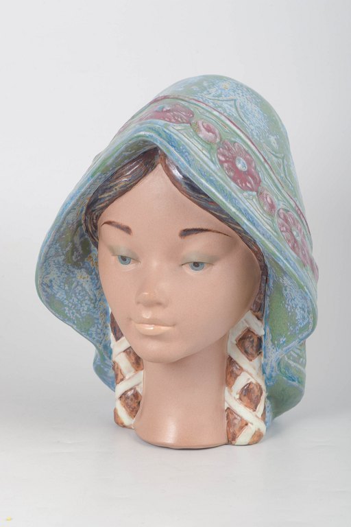 Lladró hand-painted ceramic sculpture, female bust with veil.