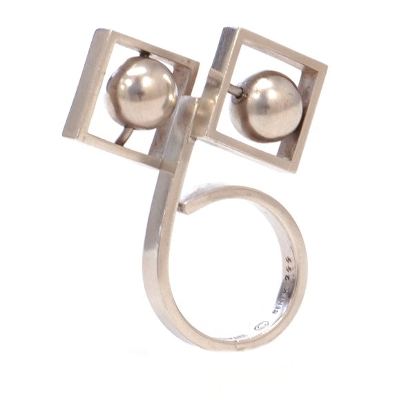Sterlingsilver ring by Anni & Bent Knudsen, Kolding, Denmark. #244. Ring size: 56