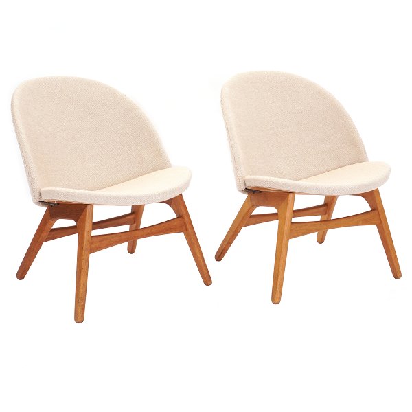 Pair of lounge chairs by Ejvind A. Johannson, Denmark, manufactured by Pontoppidan. H: 63cm. W: 58cm. S H: 41cm. D: 74cm