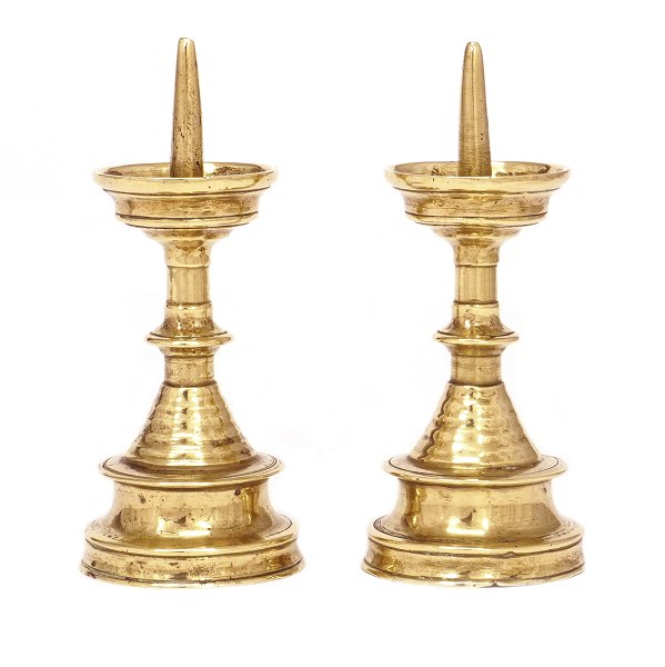 A pair of early 17th-century miniature brass altar candlesticksH: 14cm. Base D: 6,1cm