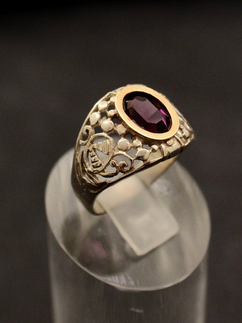 Sterling silver ring with amethyst