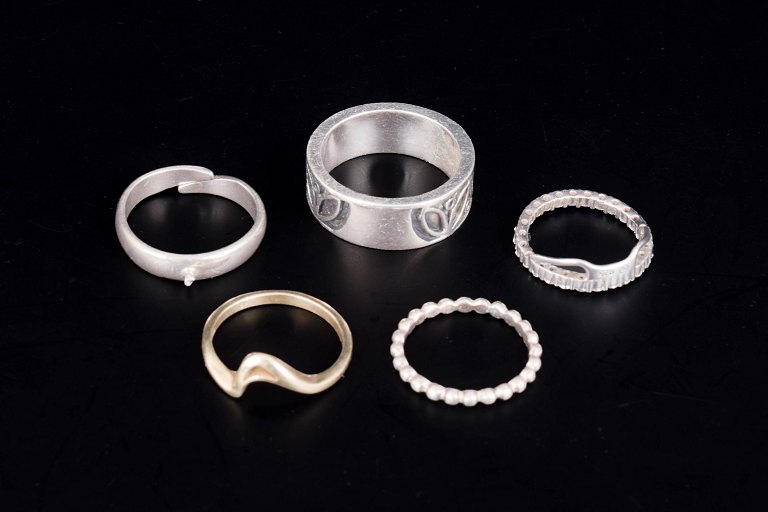 Set of five Scandinavian sterling silver and gilt silver finger rings.