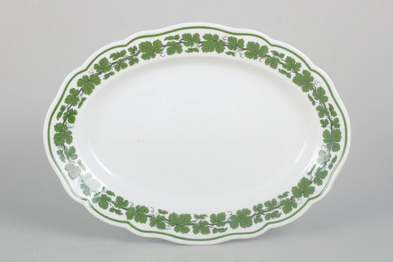 Meissen, large dish with vine leaf pattern.